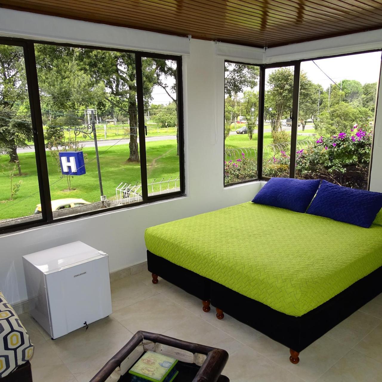Violeta Park Hostel Bogota Ngoại thất bức ảnh